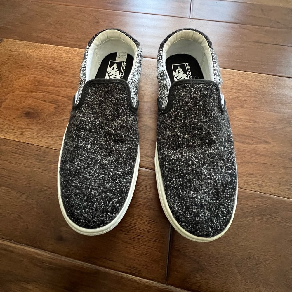 Women’s black tweed vans size 8.5 - like new